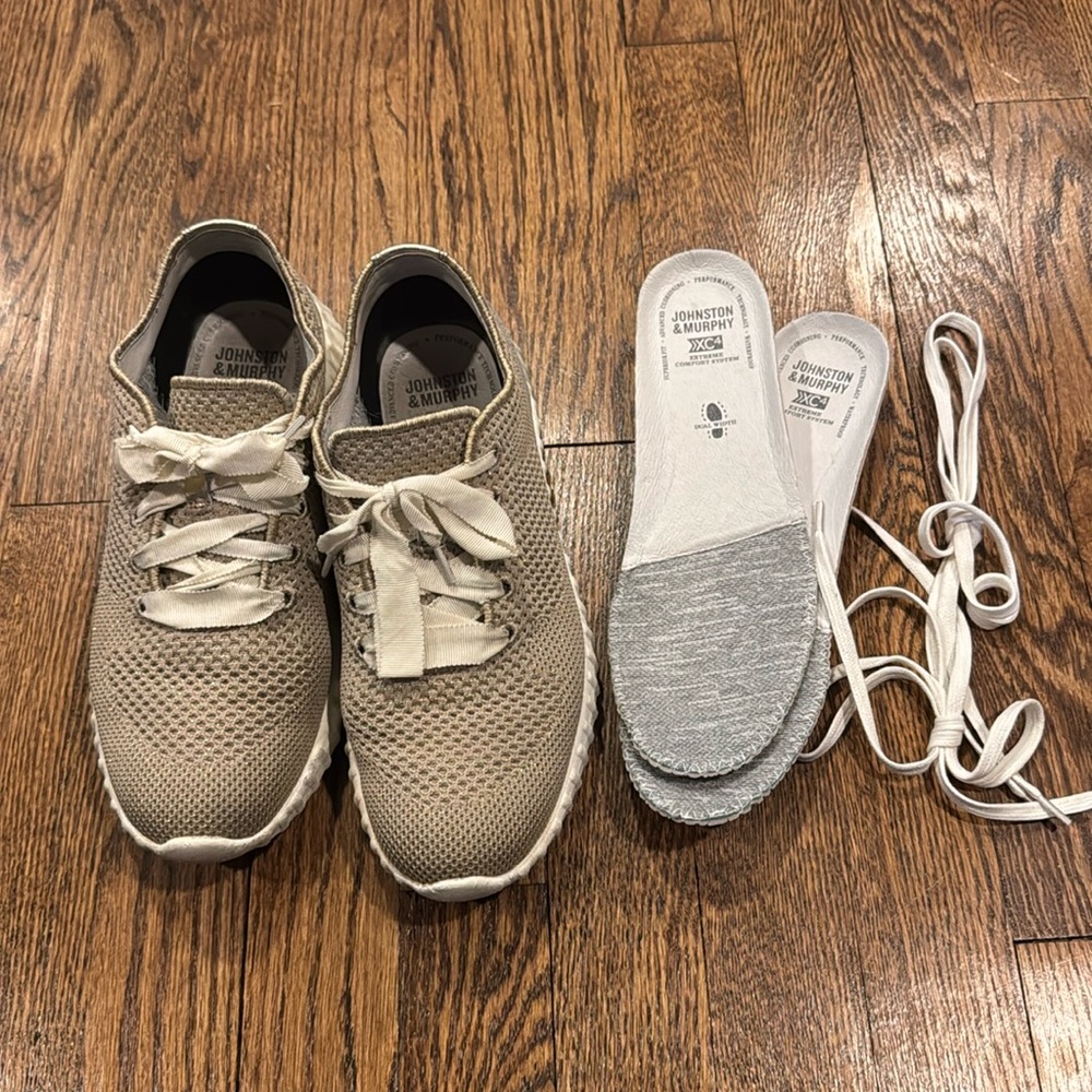 Johnston & Murphy Kristen waterproof beige with gold threading sneaker size 7.5